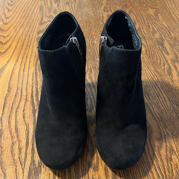 Enzo Angelina suede booties. - Picture 9 of 9